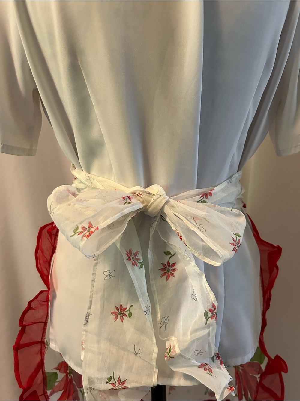 Vintage White Floral Poinsettia Apron - Picture 3 of 4